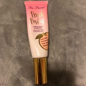 Too faced peach perfect in Snow